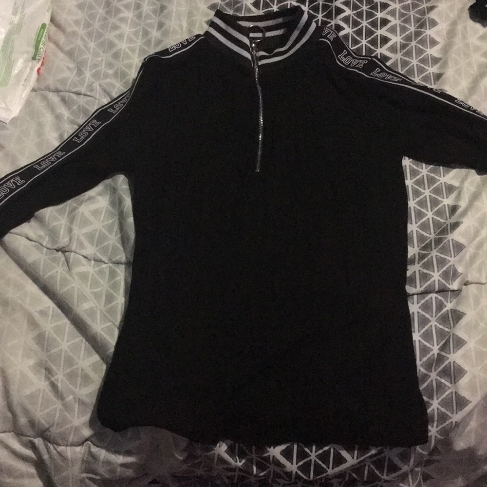 Black long sleeve love shirt
